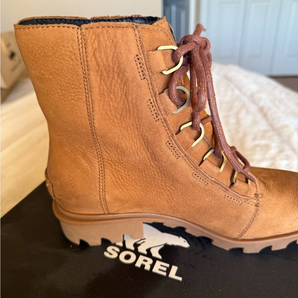 Sorel Phoenix lace up bootie size 8.5 NWT - Picture 4 of 8